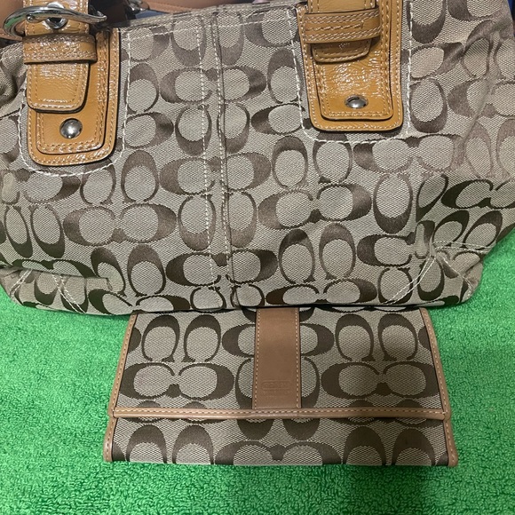 Beautiful  vintage used coach purse plus wallet excellent condition clean - Picture 1 of 11